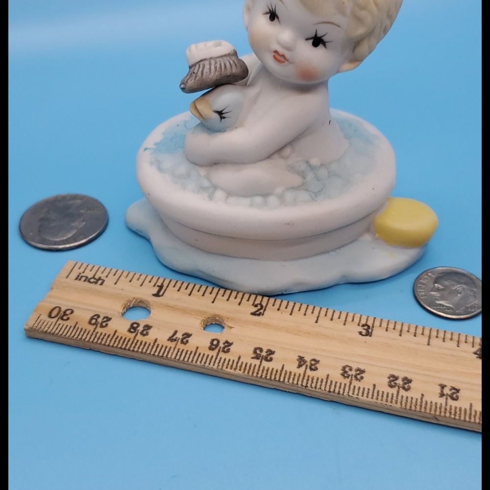 Vintage TOMA Baby in a bubble bathtub  washing a baby duck figurine statue - Picture 4 of 8